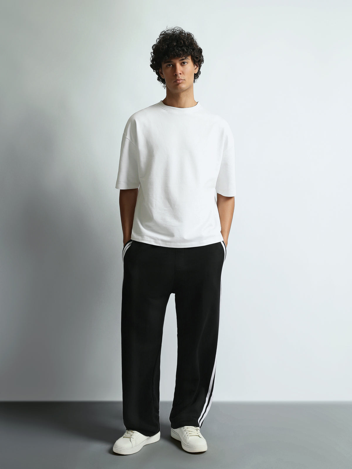 Sweatpants Slim fit embroidered