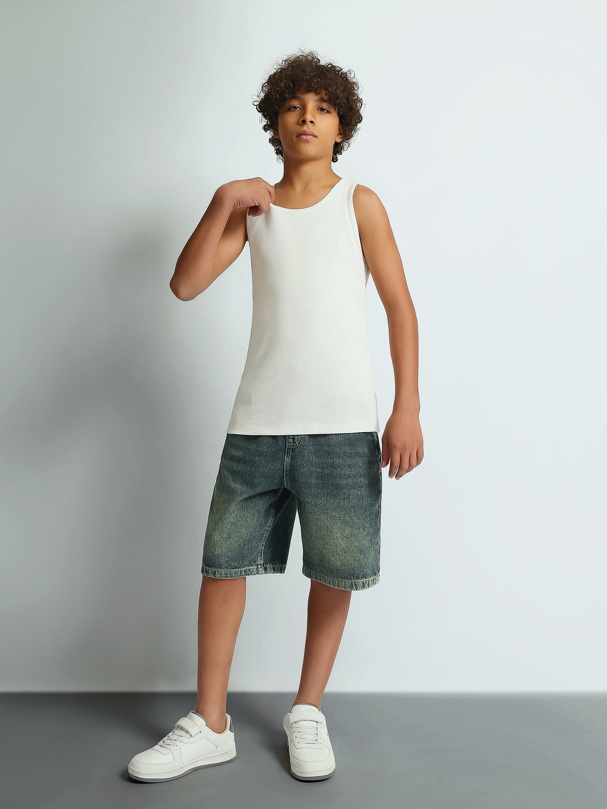 Tank tops Slim fit round-neck