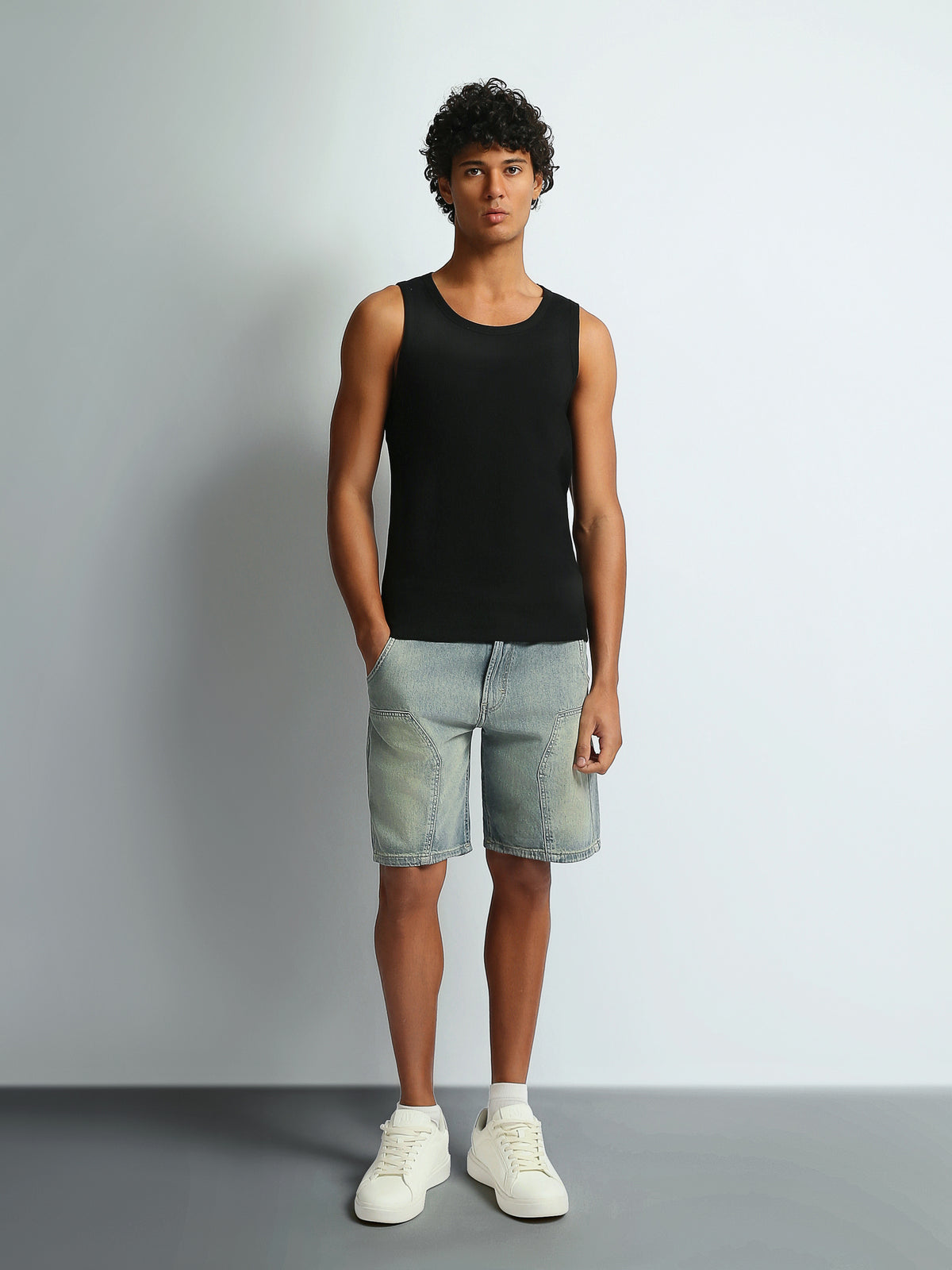 Tank tops Slim fit round-neck