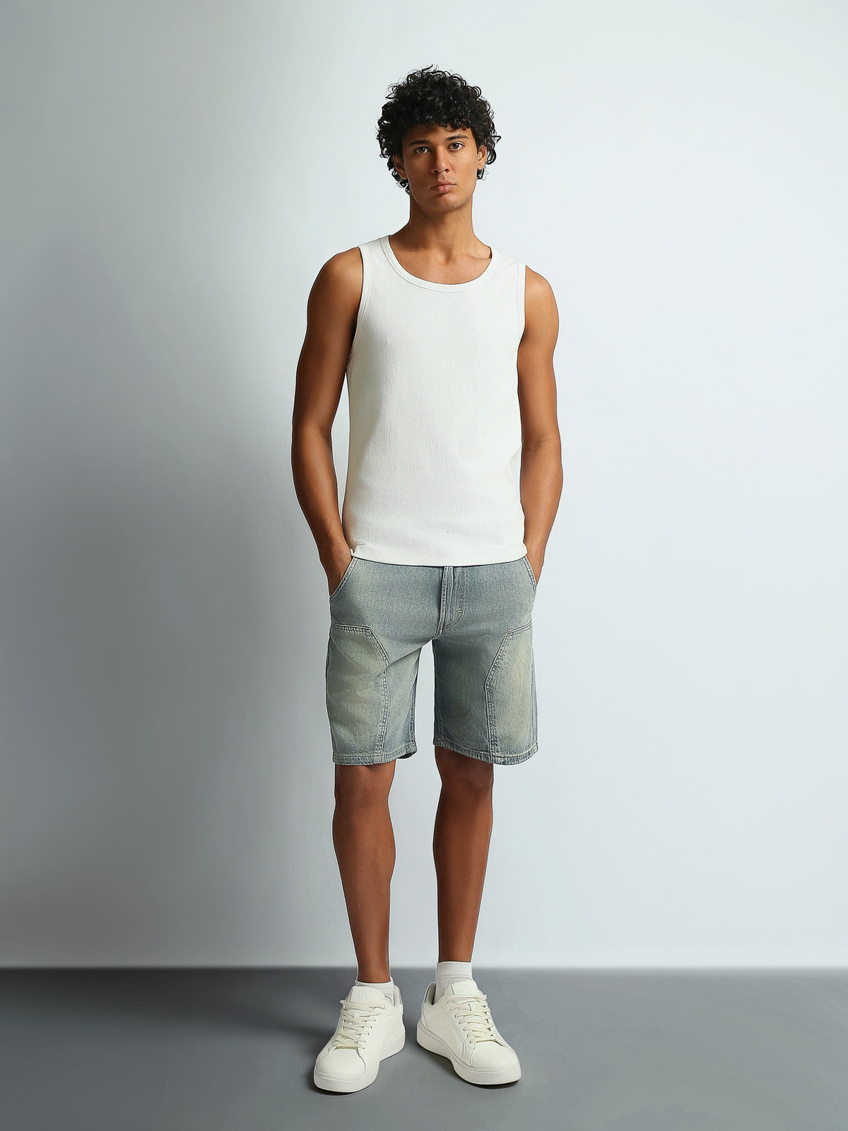 Tank tops Slim fit round-neck